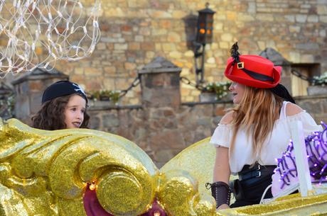 Encina 2022. El buen tiempo llena las calles de la ciudad, para disfrutar del desfile de carrozas 11