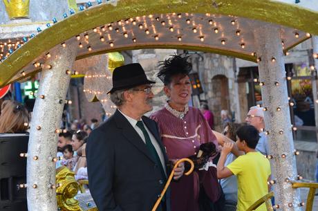 Encina 2022. El buen tiempo llena las calles de la ciudad, para disfrutar del desfile de carrozas 18