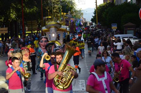 Encina 2022. El buen tiempo llena las calles de la ciudad, para disfrutar del desfile de carrozas 22