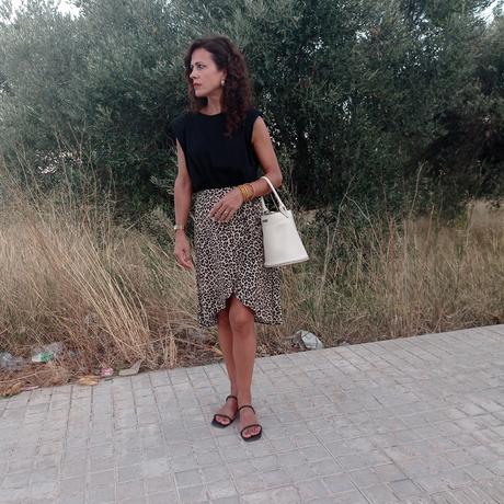 TRUCO PARA LLEVAR UN BOLSO DE TAMAÑO MEDIANO/GRANDE. TRUCO PARA LLEVAR UN BOLSO DE TAMAÑO MEDIANO/GRANDE.