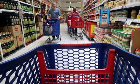 Carrefour anuncia una cesta básica de 30 productos a 30 euros tras la propuesta de Yolanda Díaz