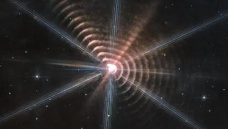 El telescopio James Webb observa impresionantes ondas alrededor de una estrella