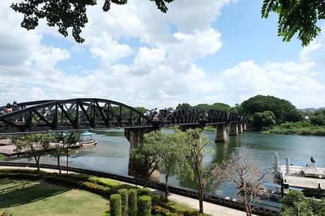 kanchanaburi puente sobre el rio kwai