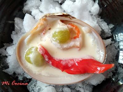 CONCHA FINA DE MALAGA CON AJOBLANCO DE MACADAMIA Y UVA MOSCATEL DE MÁLAGA