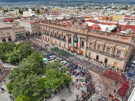 Ricardo Gallardo encabeza el desfile de este 16 de septeimbre