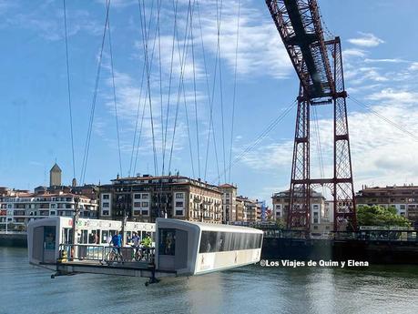 Puente Colgante Vizcaya La barquilla llegando al lado de Portugalete