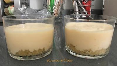 Vasitos de mousse de melocotón y mango Vasitos de mousse de melocotón y mango