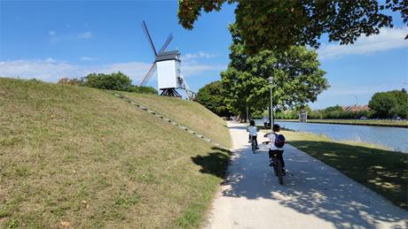 Viajar a Bélgica en familia: ver Brujas en un día con niños