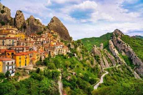 Basilicata, una escapada del estrés diario para redescubrir la belleza PZ Castelmezzano