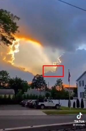 EXTRAÑOS FENOMENOS SE DESATAN EN LOS CIELOS DE TODO EL MUNDO! (Y LA PRENSA MUNDIAL NI CUENTA SE DA...)