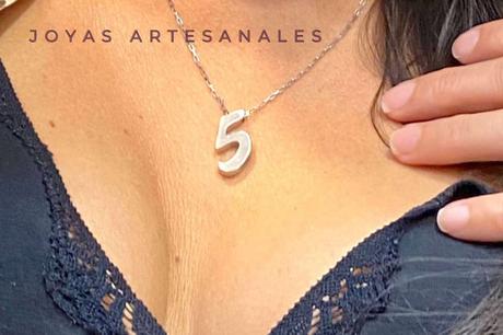 El taller de joyas Enernum ofrece complementos llenos de espiritualidad
