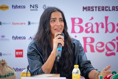 BÁRBARA DE REGIL DE VISITA EN RENAULT ECUADOR