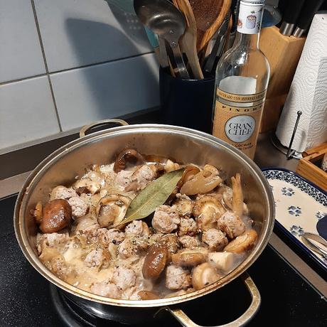 BUTIFARRA CON SETAS Y SALSA DE TRUFA