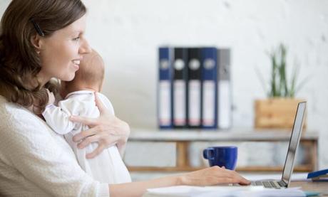 Deducción por maternidad, como obtener la ayuda para madres trabajadoras en 2022