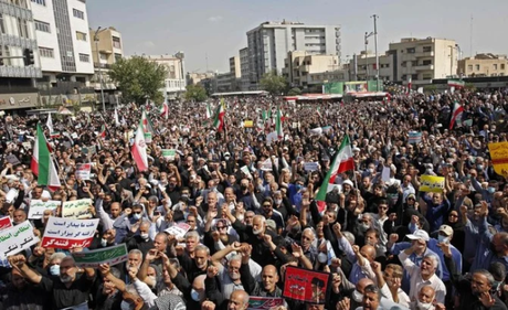 Empieza la segunda semana de las históricas protestas contra el régimen islámico de Irán: Raisi pide ejecuciones públicas