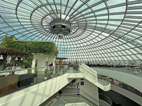 Interior de la cúpula de cristal del museo perlan