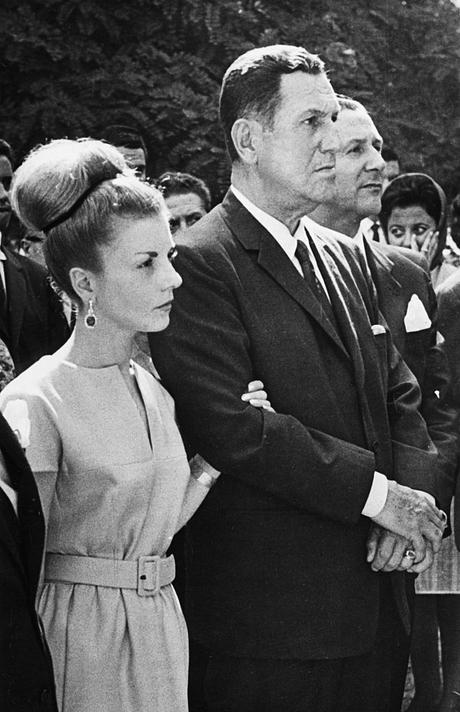 La boda de Perón e Isabel, de las excusas para no casarse a las lágrimas por sentirse solo y la presión de la Iglesia La boda de Perón e Isabel, de las excusas para no casarse a las lágrimas por sentirse solo y la presión de la Iglesia