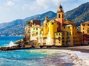 Camogli espléndido pueblo asoma golfo Paradiso, maravillosa Ribera Italiana Levante