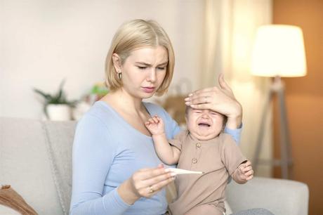 Cómo bajar la fiebre en bebés, niños y adultos: medicamentos y trucos caseros Fiebre en bebés