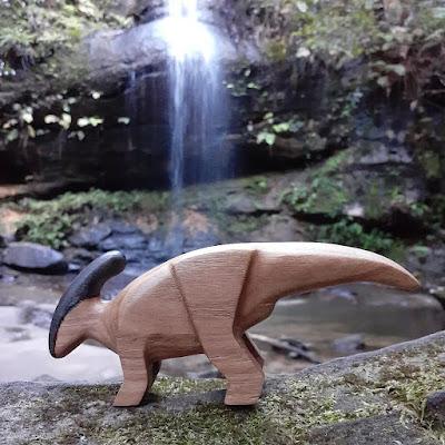 Reciclando madera en dinosaurios por Jonathan Buckle