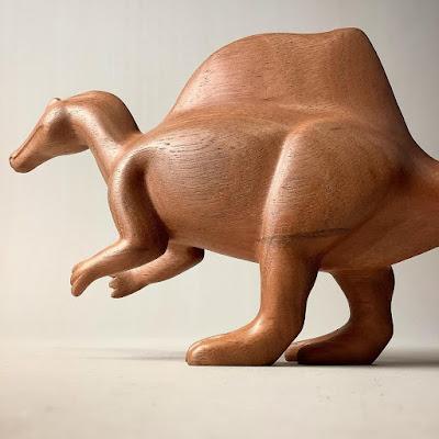 Reciclando madera en dinosaurios por Jonathan Buckle