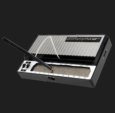 El Stylophone de Dubreq en su versión de 2007 basado en el instrumento desarrollado por Brian Jarvis en 1967