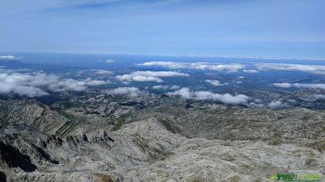 Vistas a los Lagos de Covadonga desde la Peña Santa de Enol