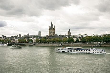 ¿Cómo alquilar un coche en Dubái? iglesias románicas más representativa de Colonia