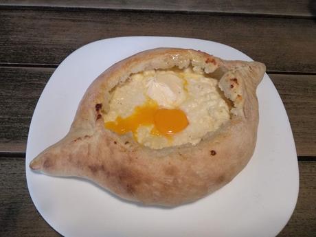 9 Platos Tradicionales de Comida Georgiana Adjarian-khachapuri-en-tiflis