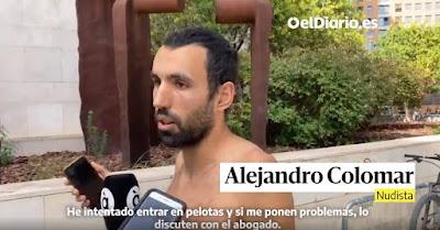 Un nudista trata de acceder  a su juicio, en Valencia.