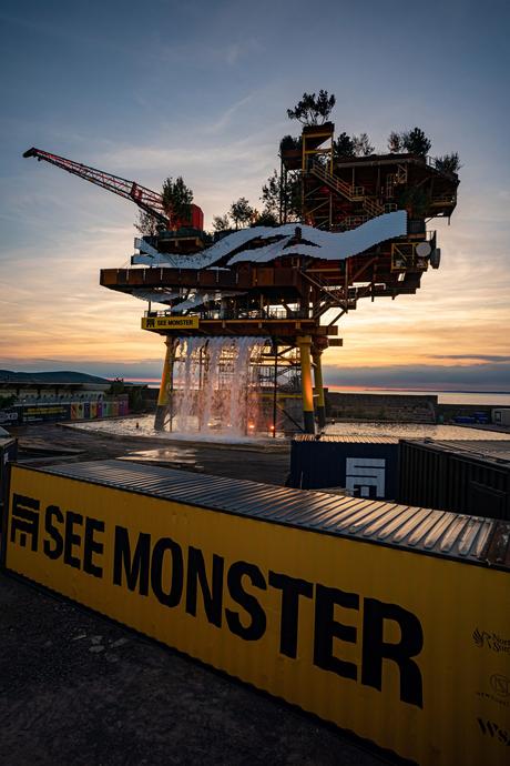 Newsubstance crea un See Monster de 35 metros de altura en una plataforma de gas del Mar del Norte