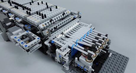 EL CREADOR DE YOUTUBE BRICK TECHNOLOGY HA HECHO UNA CAJA DE RITMOS CON LEGO