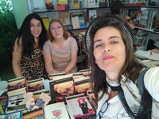 Firma de libros en la Feria del Libro de Madrid