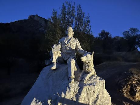 escultura de Félix Rodríguez de la Fuente en Poza de la Sal