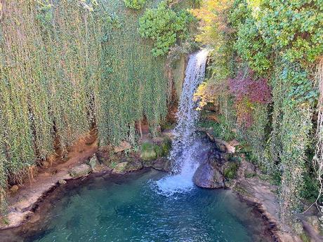 salto de agua del río molinar a su paso por Tobera Frías en Burgos