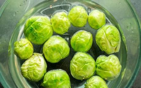 Coles de brúcelas al vapor en microondas