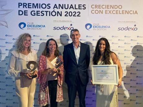 Álvaro de la Parra recoge dos premios en reconocimiento de la excelencia, innovación y sostenibilidad de la Fundación Jiménez Díaz