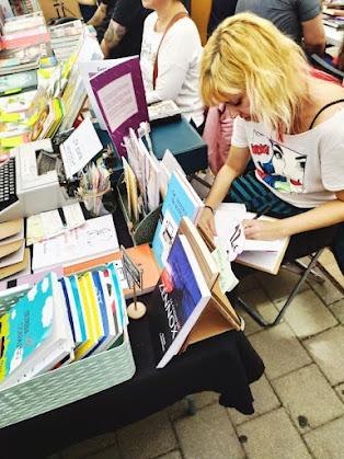 Festival de edición: Hostia un libro 2022 Firmas de Elena Cardenal