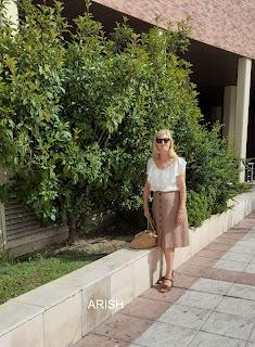 BLUSA CON VOLANTE + FALDA DE LINO BLUSA CON VOLANTE + FALDA DE LINO