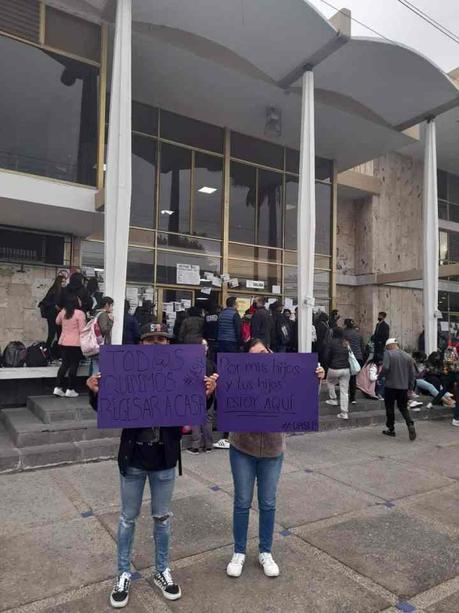 Universitarios se manifiestan por la no localización de una compañera