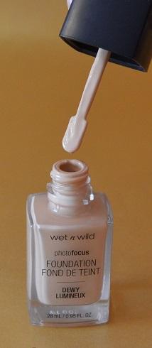 Base de maquillaje “Photo Focus Dewy Foundation” de WET’N’WILD Base de maquillaje “Photo Focus Dewy Foundation” de WET’N’WILD