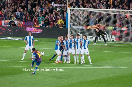 Messi marcando un gol de falta, qué hacer en Barcelona en agosto