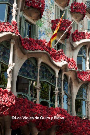 Para Sant Jordi la Casa Batlló se engalana