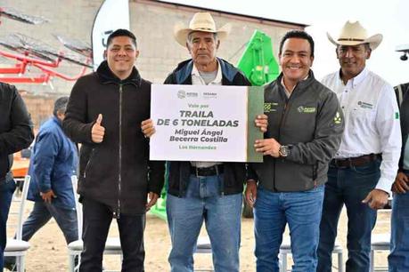 Ricardo Gallardo cumple a productores agropecuarios del altiplano