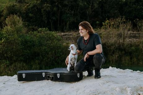 Camilo Valencia, el músico que promueve la protección animal a través de sus canciones