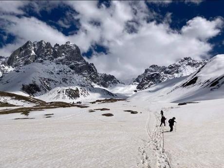 senderismo-cerca-de-juta-en-georgia