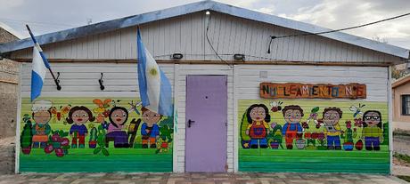 Pintada de mural al frente del Nucleamiento N°6