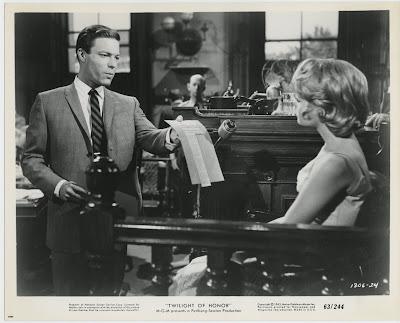 A CUALQUIER PRECIO (ACUSACIÓN DE ASESINATO) (TWILIGHT OF HONOR) (USA, 1963) Judicial, Drama