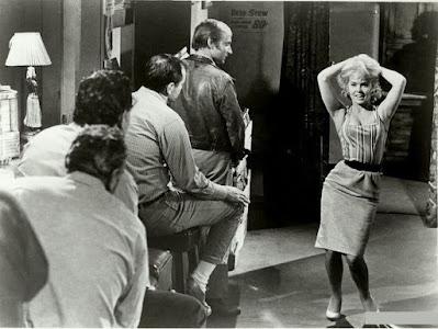 A CUALQUIER PRECIO (ACUSACIÓN DE ASESINATO) (TWILIGHT OF HONOR) (USA, 1963) Judicial, Drama