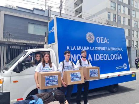 A la mujer la define la biología, no la ideología